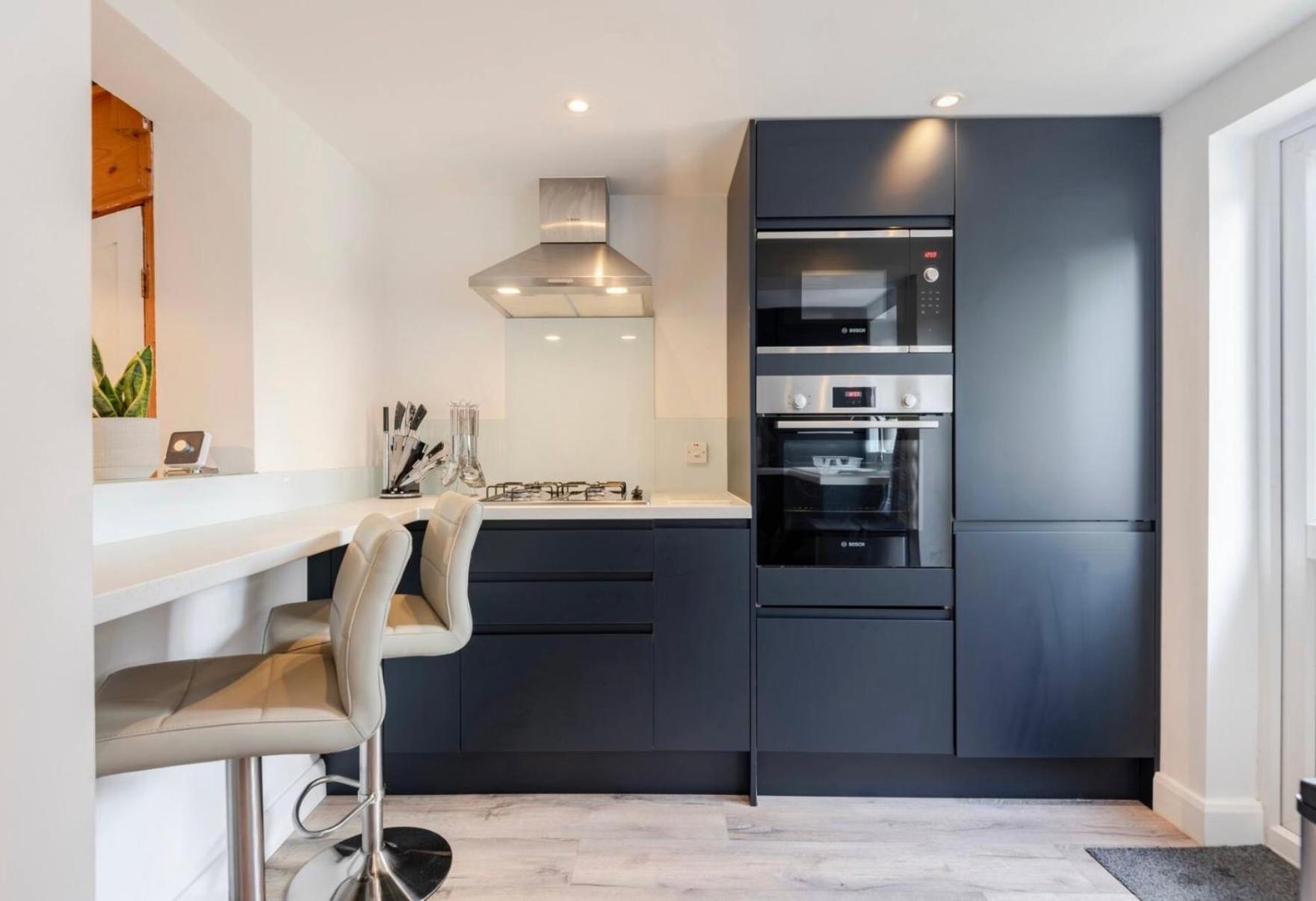 Modern 2 Bed House In Rainham, Kent - Central Location Рейнхем Экстерьер фото